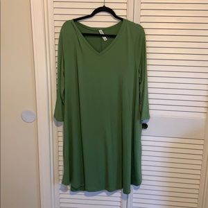 Green dress, 3/4 length sleeves